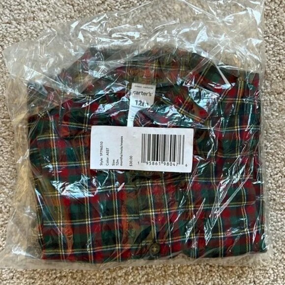 🚨 50% OFF BUNDLES! ENDS 12/7 🚨 Bundle of 3 NWT Carter's Outfits - Size 12 months - Picture 16 of 16